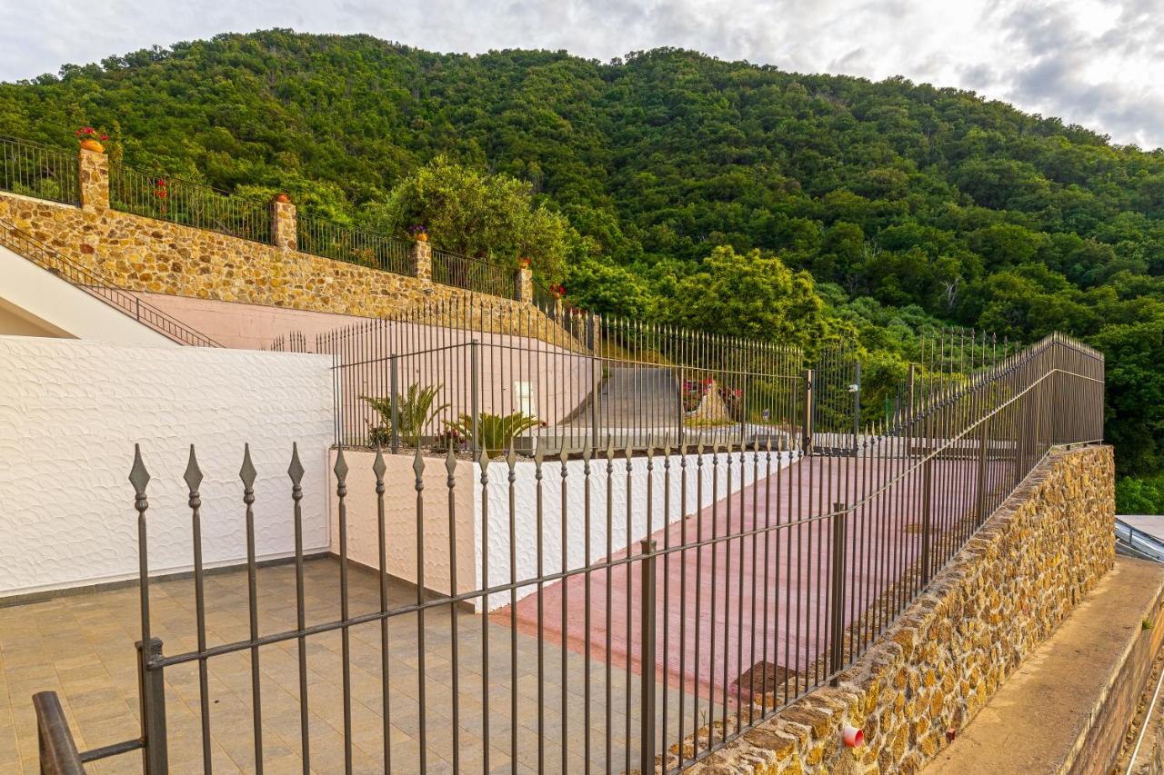 Residence Mersa Brolo Zewnętrze zdjęcie